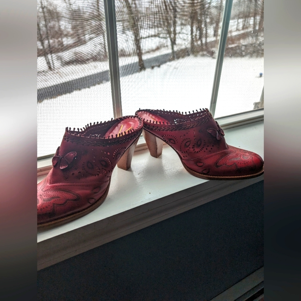 Beautiful,blood red Vince Camuto, genuine leather mules.